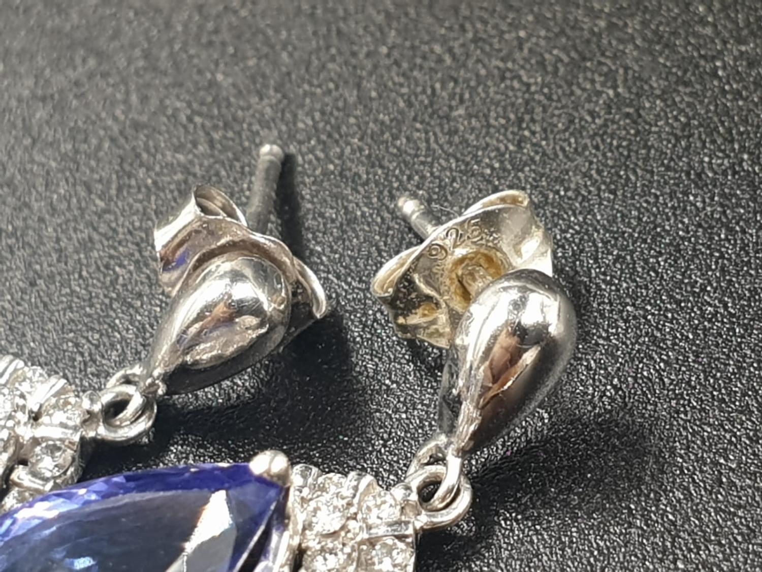 A 14CT WHITE GOLD MATCHING SET OF EARRINGS AND DRESS RING WITH LARGE PEAR SHAPED TANZANITE STONES - Image 14 of 14