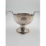 AN UNUSUAL ENGLISH IMPORTED SILVER BOWL IN CHALICE DESIGN WITH WIRE TYPE HANDLES. 188.2gms AND 4 cms