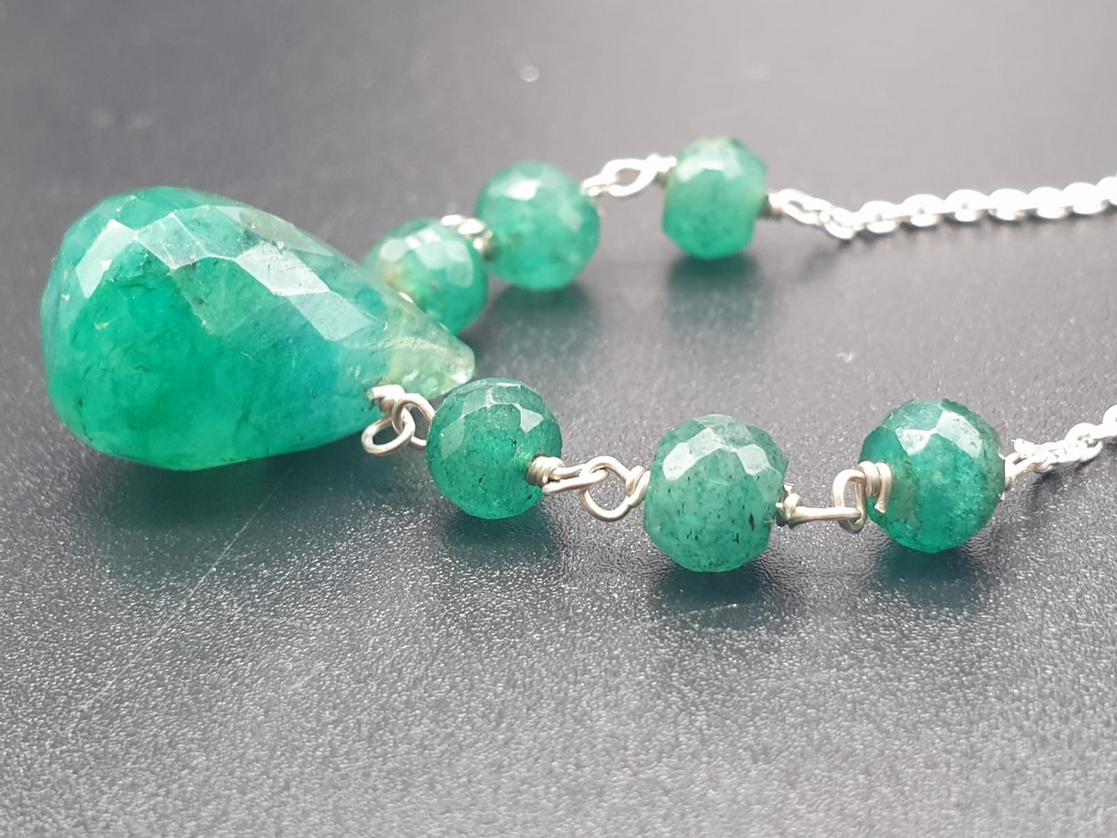 A collection of emerald drops necklace with matching earrings and emerald ring size O - Image 4 of 9