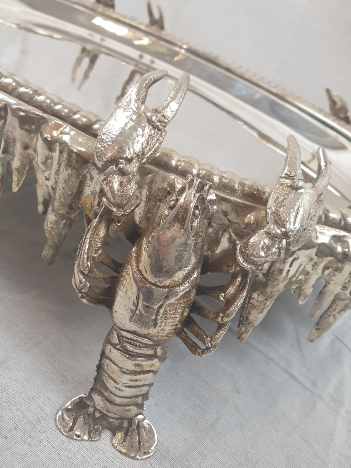 A VERY RARE SPANISH SILVER LOBSTER SERVING TRAY CIRCA 1920 , 4.2KG AND 50 X 35 CMS. AN INTERESTING - Bild 5 aus 10