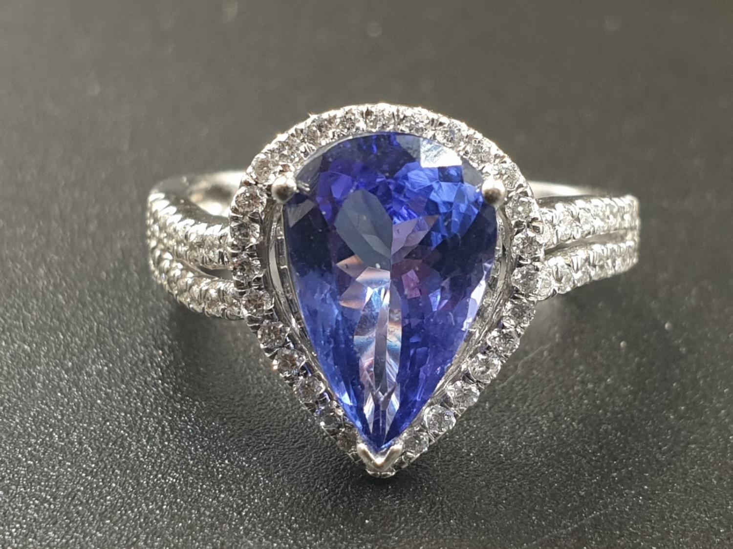 A 14CT WHITE GOLD MATCHING SET OF EARRINGS AND DRESS RING WITH LARGE PEAR SHAPED TANZANITE STONES - Image 2 of 14