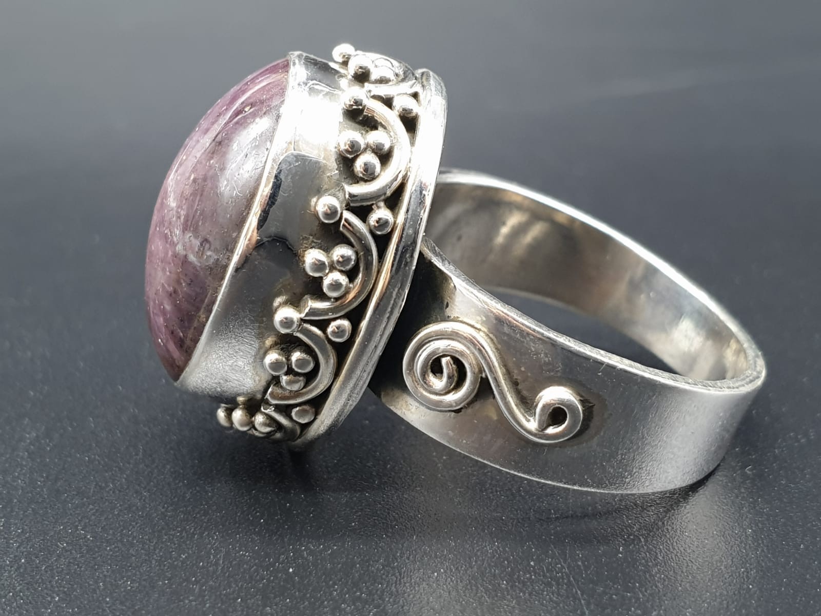 Cabochon Star Ruby Ring in sterling silver in antique style with ruby approx 22cts size U - Image 3 of 4