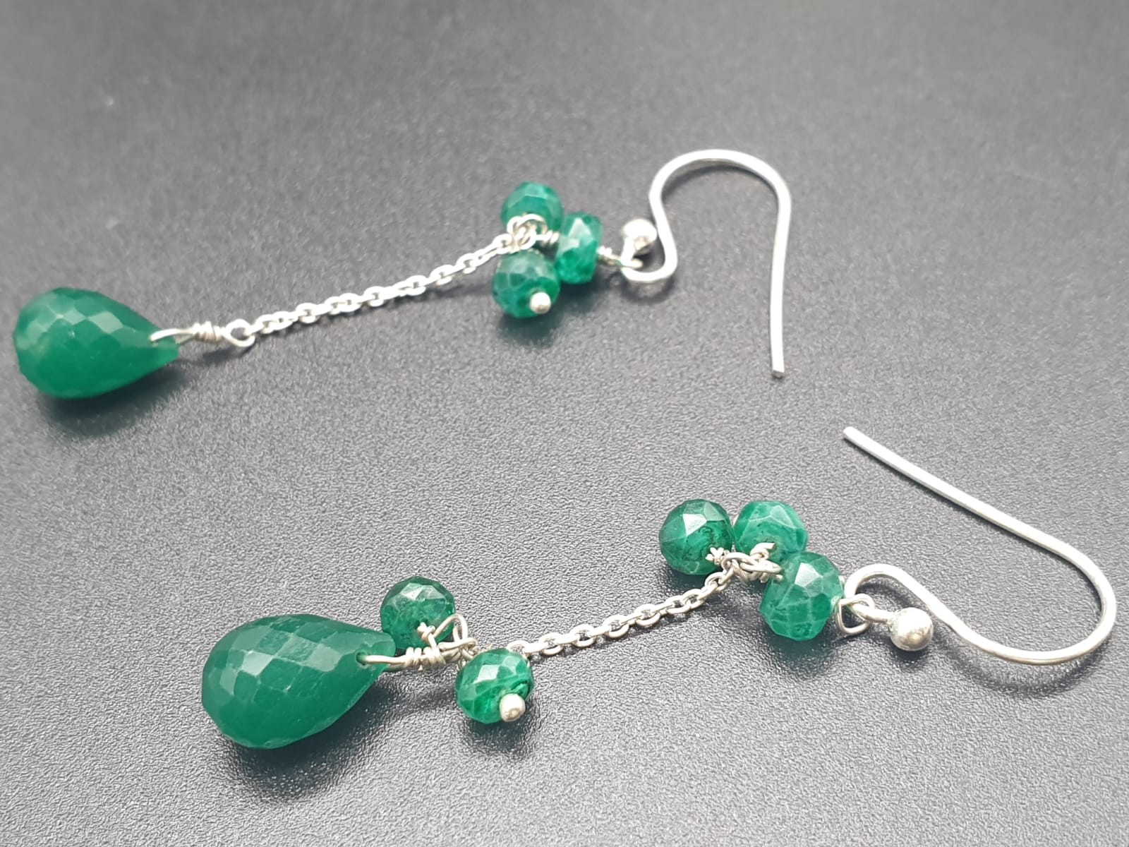 A collection of emerald drops necklace with matching earrings and emerald ring size O - Image 2 of 9