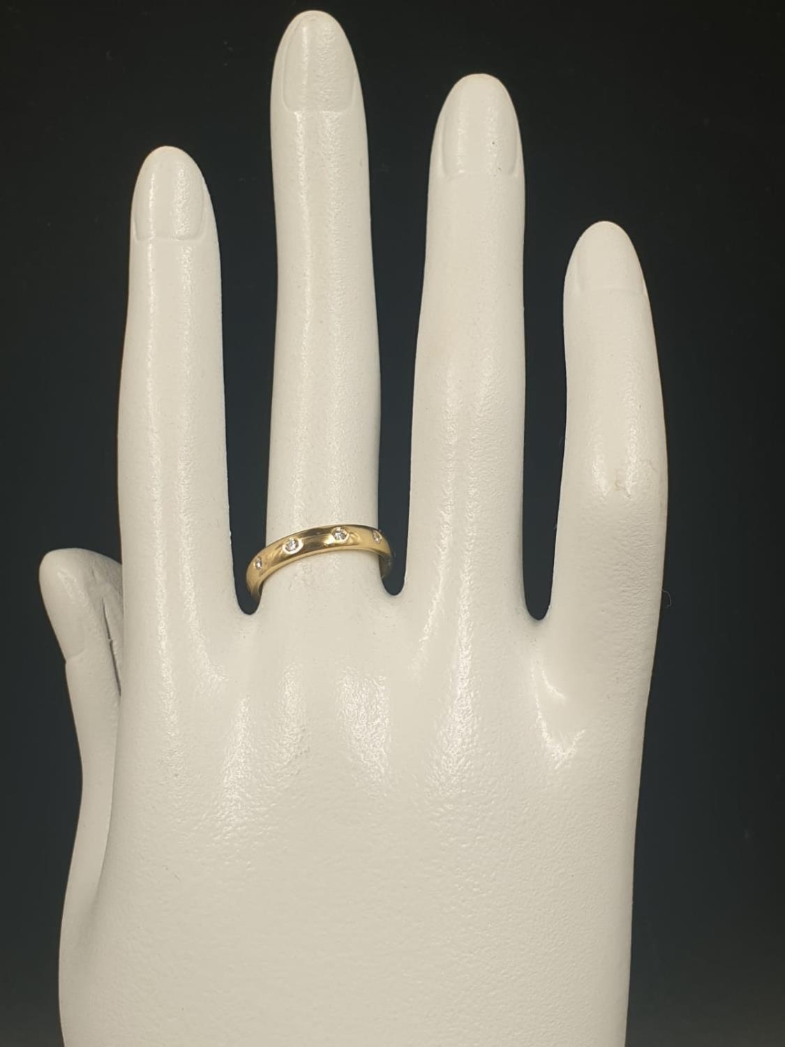 18CT YELLOW GOLD DIAMOND BAND RING, WEIGHT 3.5G AND SIZE K - Image 4 of 4