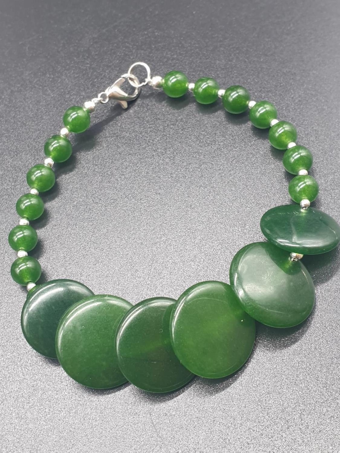 A modern spinach green jade necklace, bracelet and earrings set in a presentation box. Necklace - Image 8 of 15