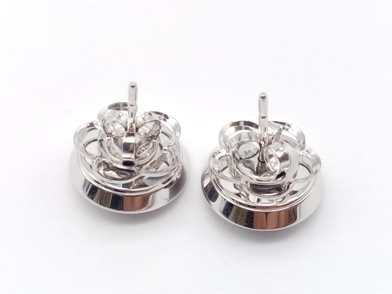 A PAIR OF 18CT WHITE GOLD AND DIAMOND EARRINGS ITALIAN DESIGN. 8.4gms - Image 5 of 8