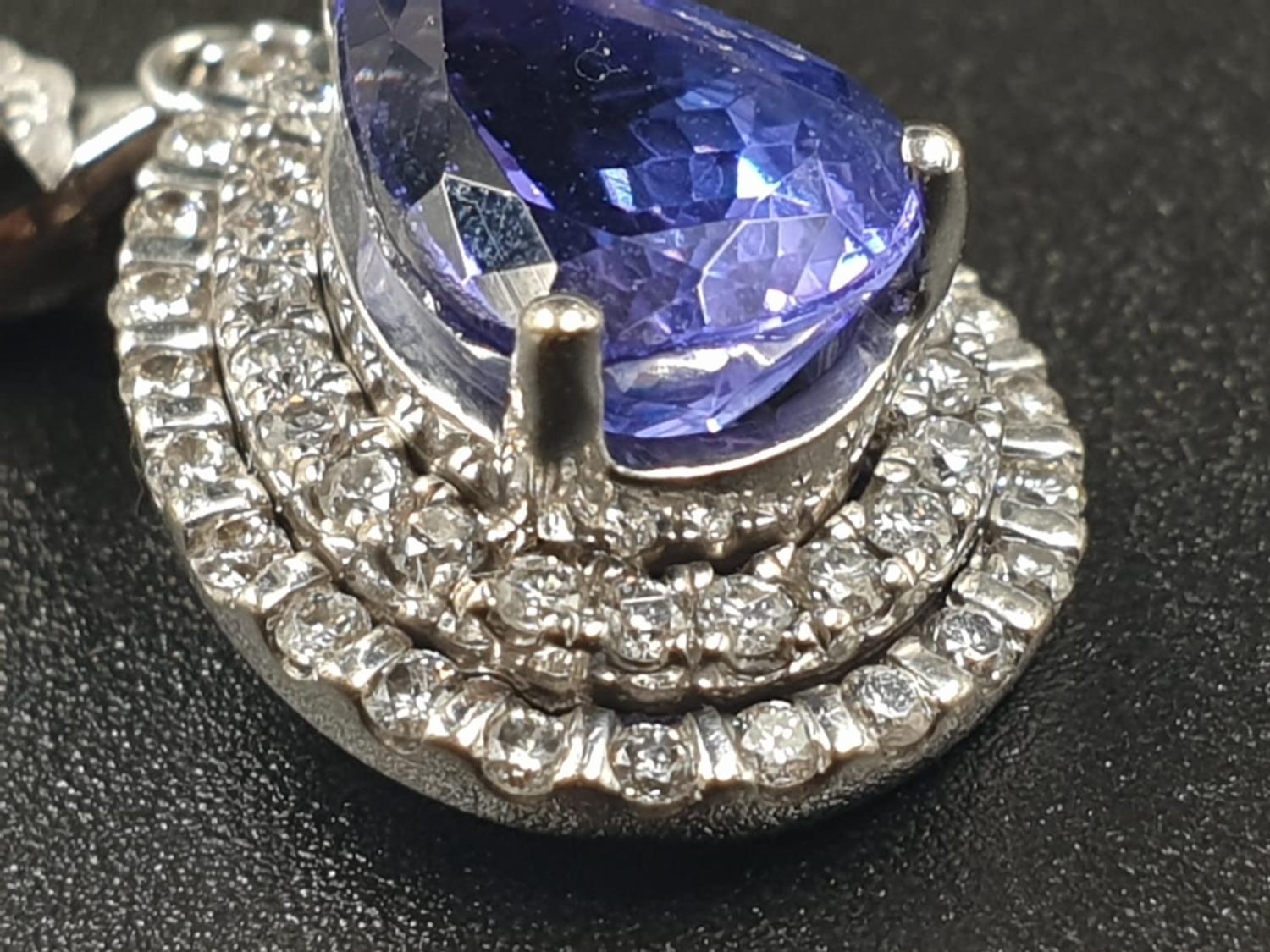 A 14CT WHITE GOLD MATCHING SET OF EARRINGS AND DRESS RING WITH LARGE PEAR SHAPED TANZANITE STONES - Image 11 of 14