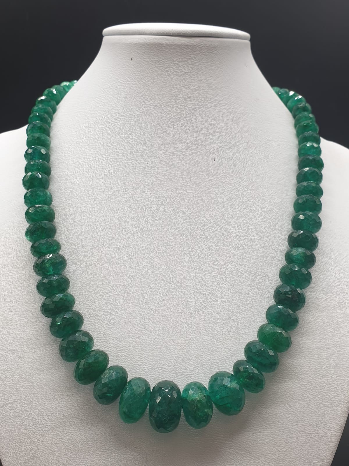 440cts Emerald Necklace with Pearl Clasp - Image 4 of 6