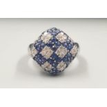 18K WHITE GOLD DIAMOND & SAPPHIRE SET FANCY CLUSTER RING, WEIGHT 6.7G AND 0.50CT DIAMONDS APPROX