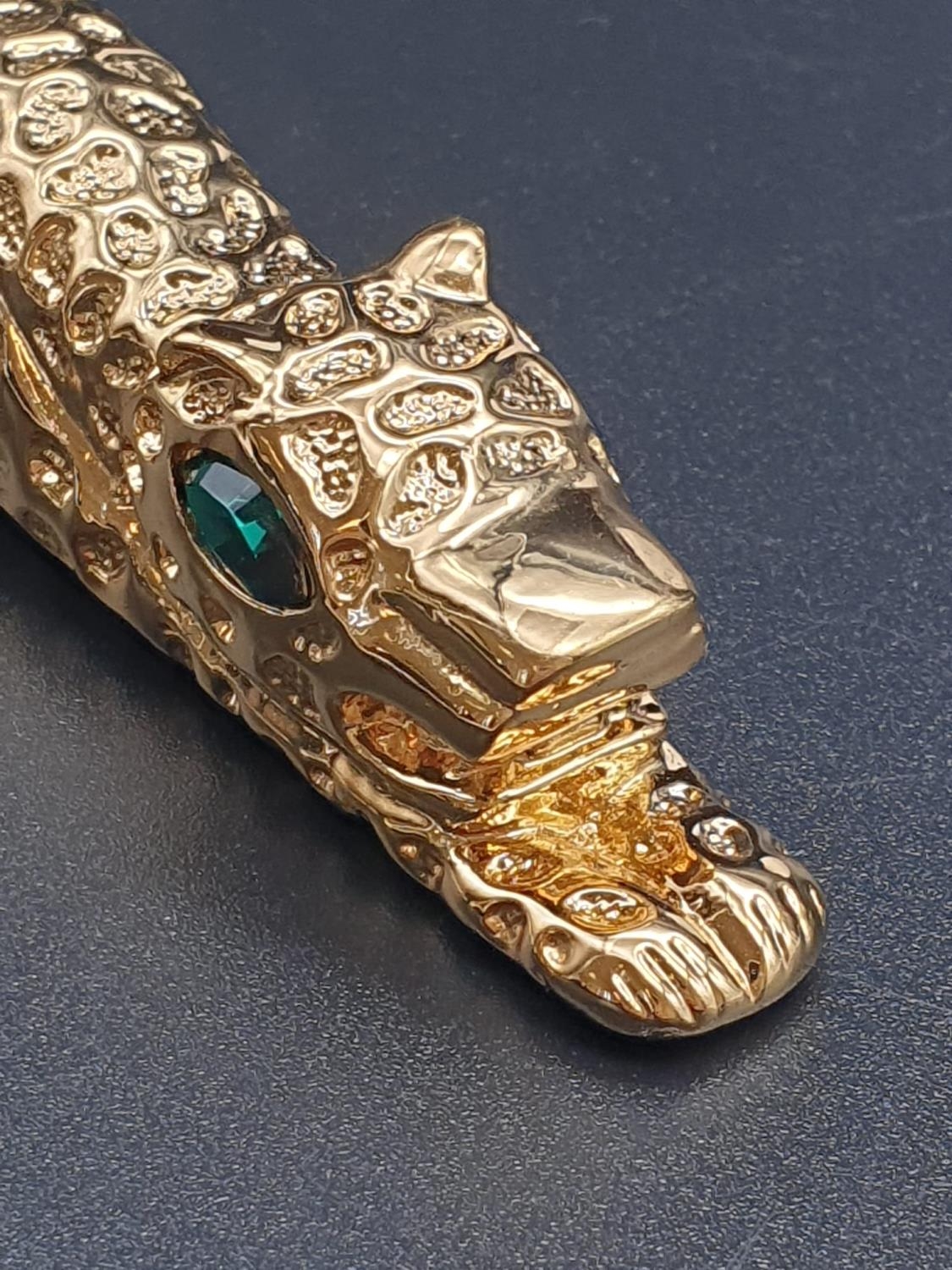 A rare and beautiful, Cartier style, gold filled, fountain pen in a velvet pouch. - Image 3 of 8