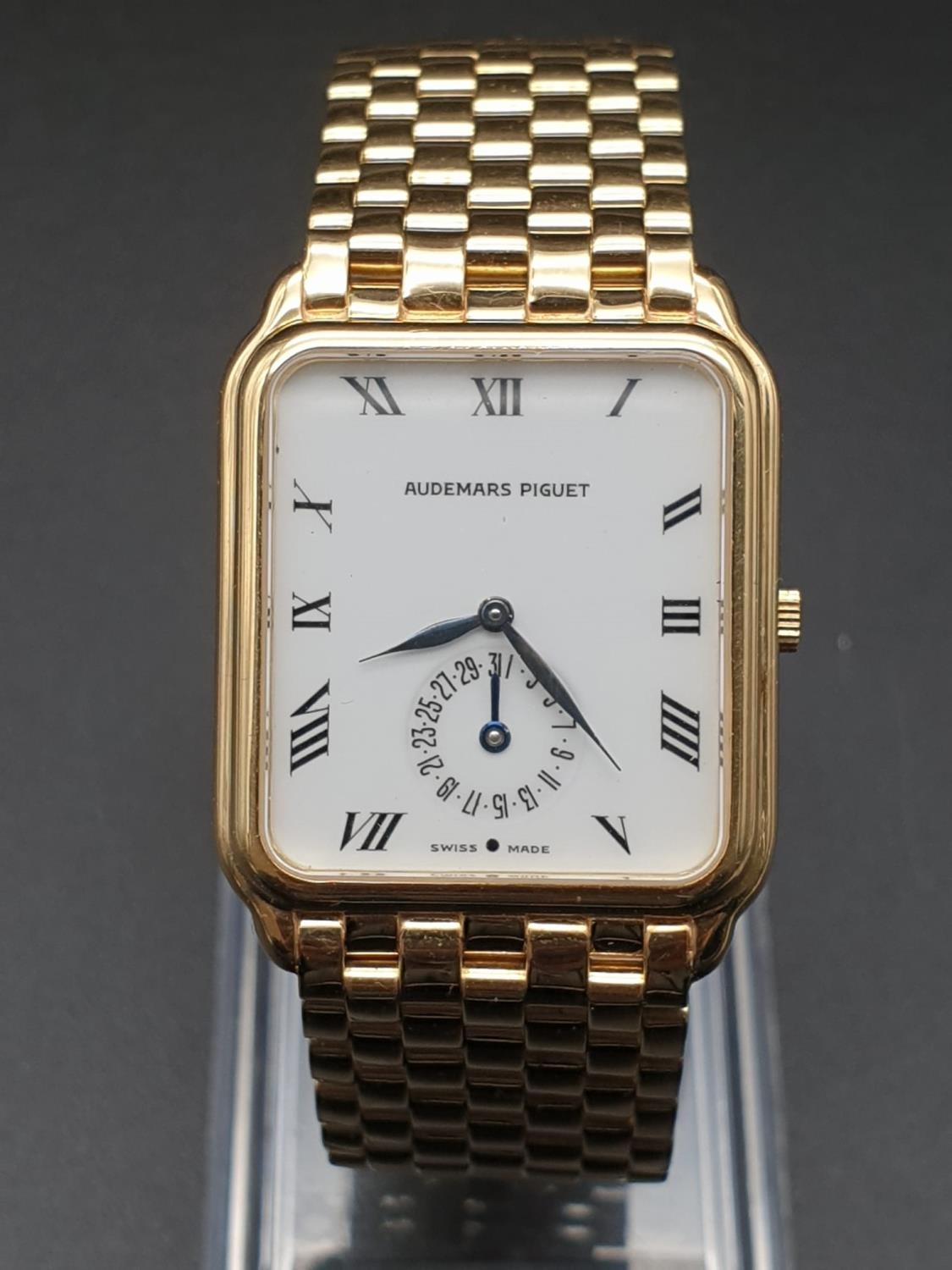 AUDEMARS PIGUET 18K GOLD WATCH WITH GOLD STRAP, SQUARE FACE AND MANUAL MOVEMENT. 26MM