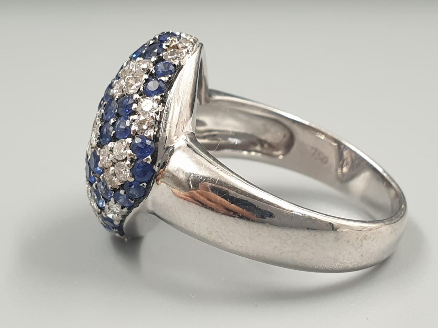 18K WHITE GOLD DIAMOND & SAPPHIRE SET FANCY CLUSTER RING, WEIGHT 6.7G AND 0.50CT DIAMONDS APPROX - Image 3 of 6