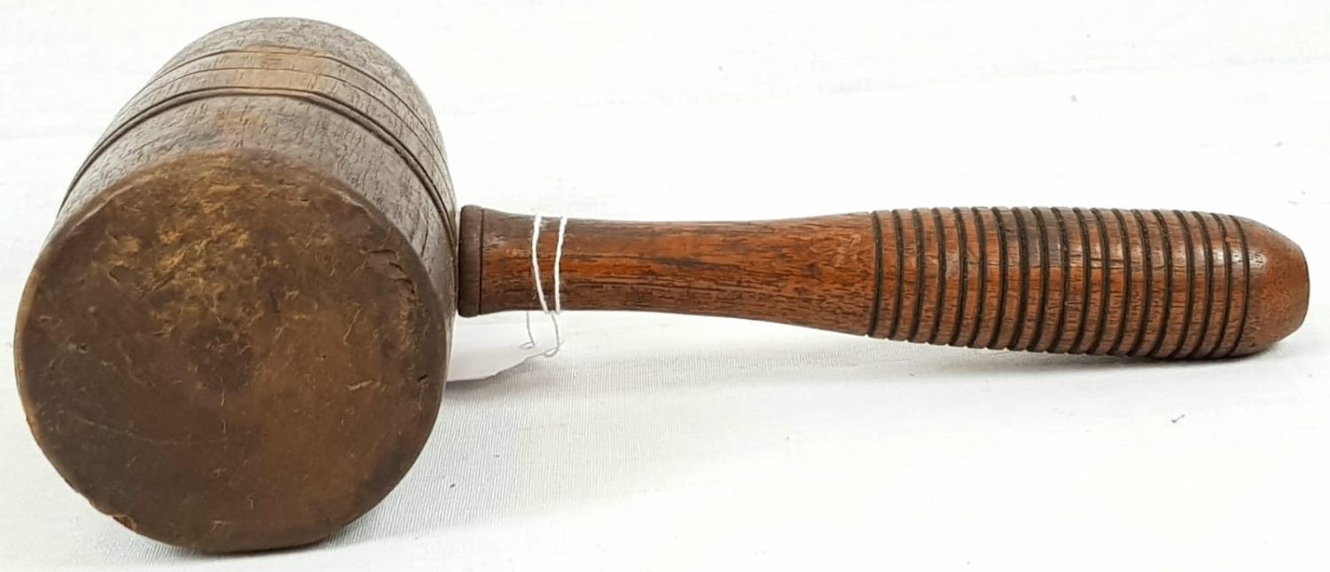 A VINTAGE AUCTIONEERS WOODEN HAMMER. 24 X 13cms - Image 2 of 5