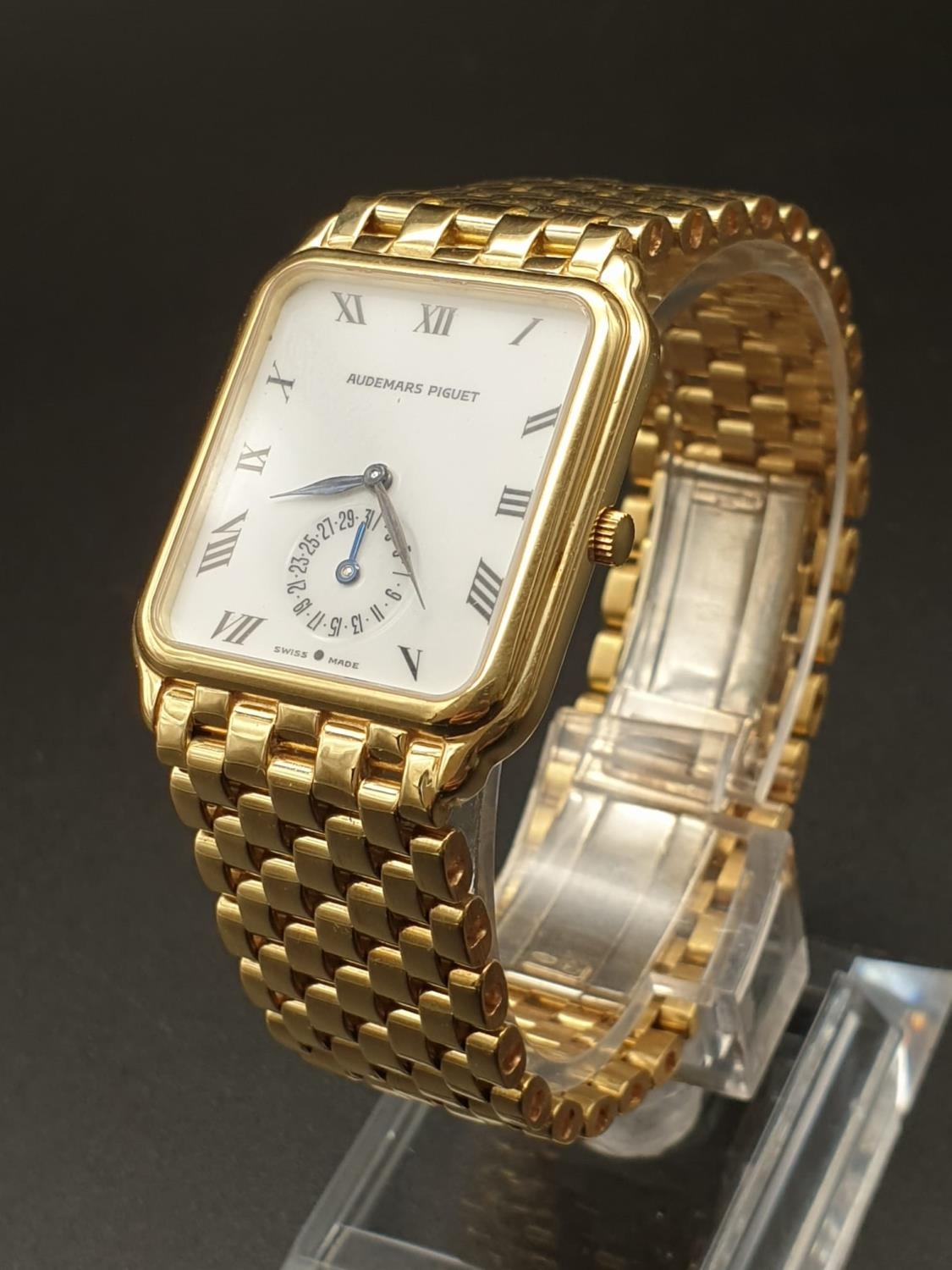 AUDEMARS PIGUET 18K GOLD WATCH WITH GOLD STRAP, SQUARE FACE AND MANUAL MOVEMENT. 26MM - Image 3 of 12