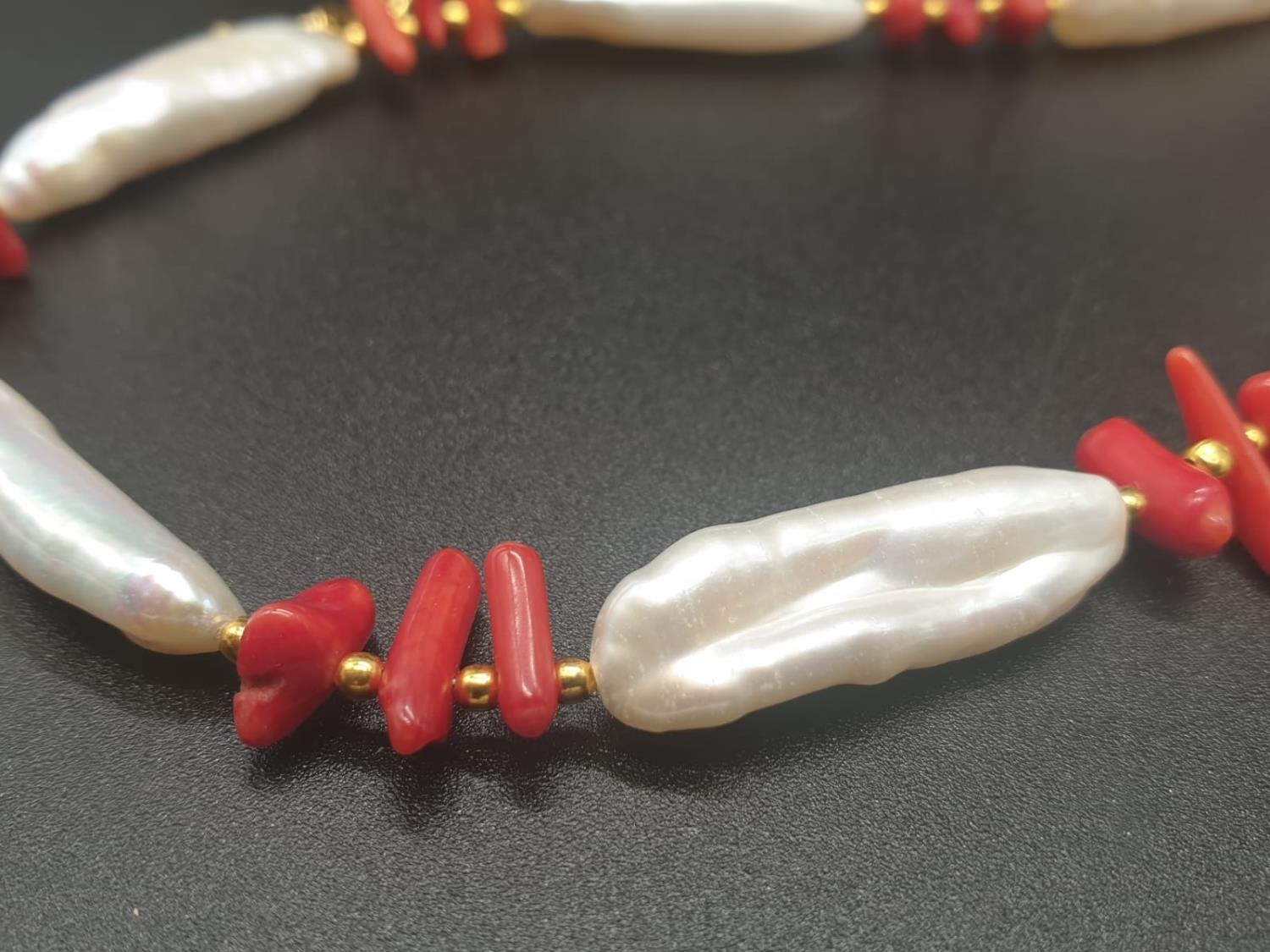 An unusual Biwa pearls and red corals necklace, bracelet and earrings set in a presentation box. - Image 4 of 14