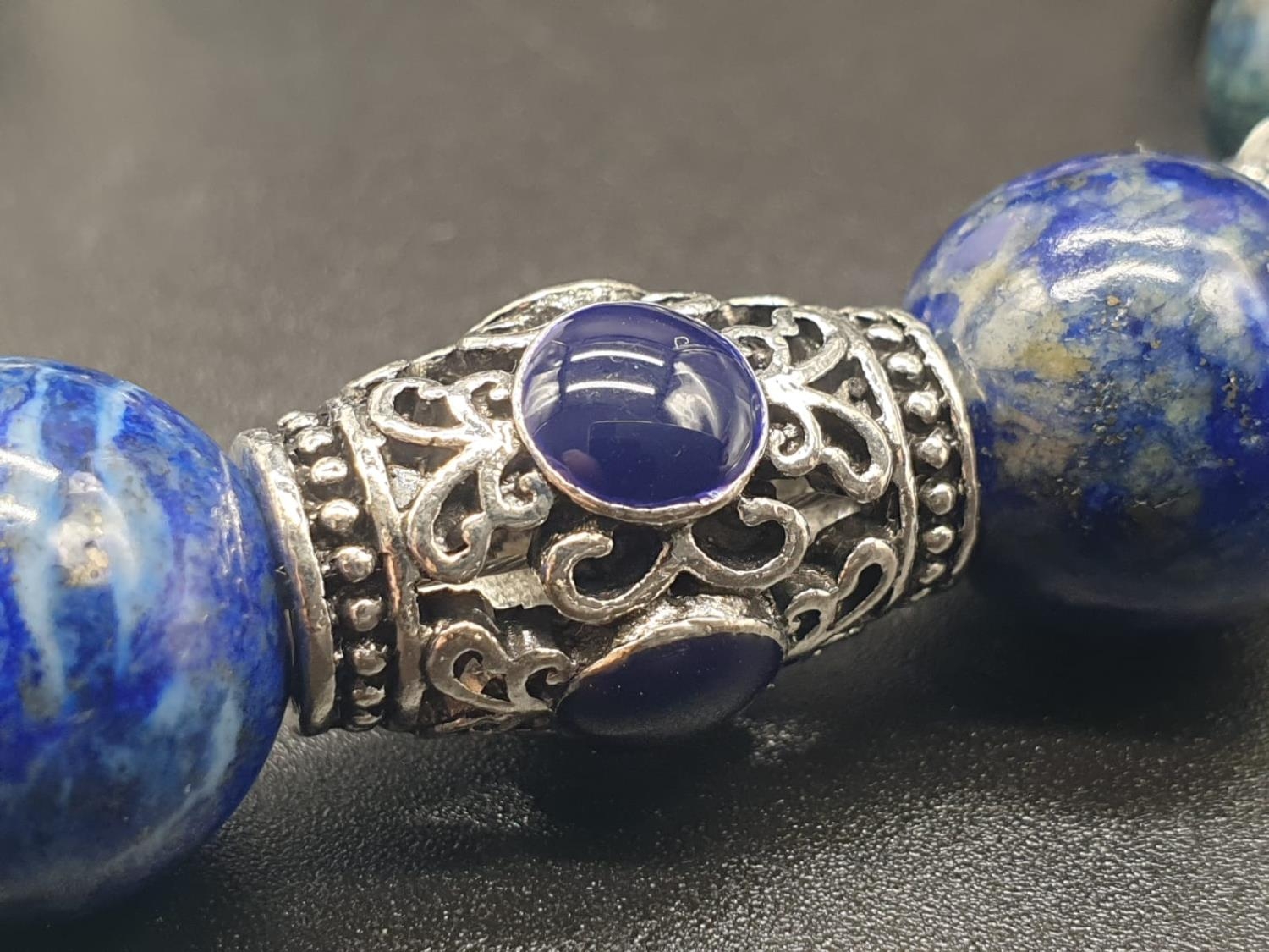 A Tibetan Buddhist lapis lazuli necklace and earrings set in a presentation box. Necklace length: - Image 4 of 11