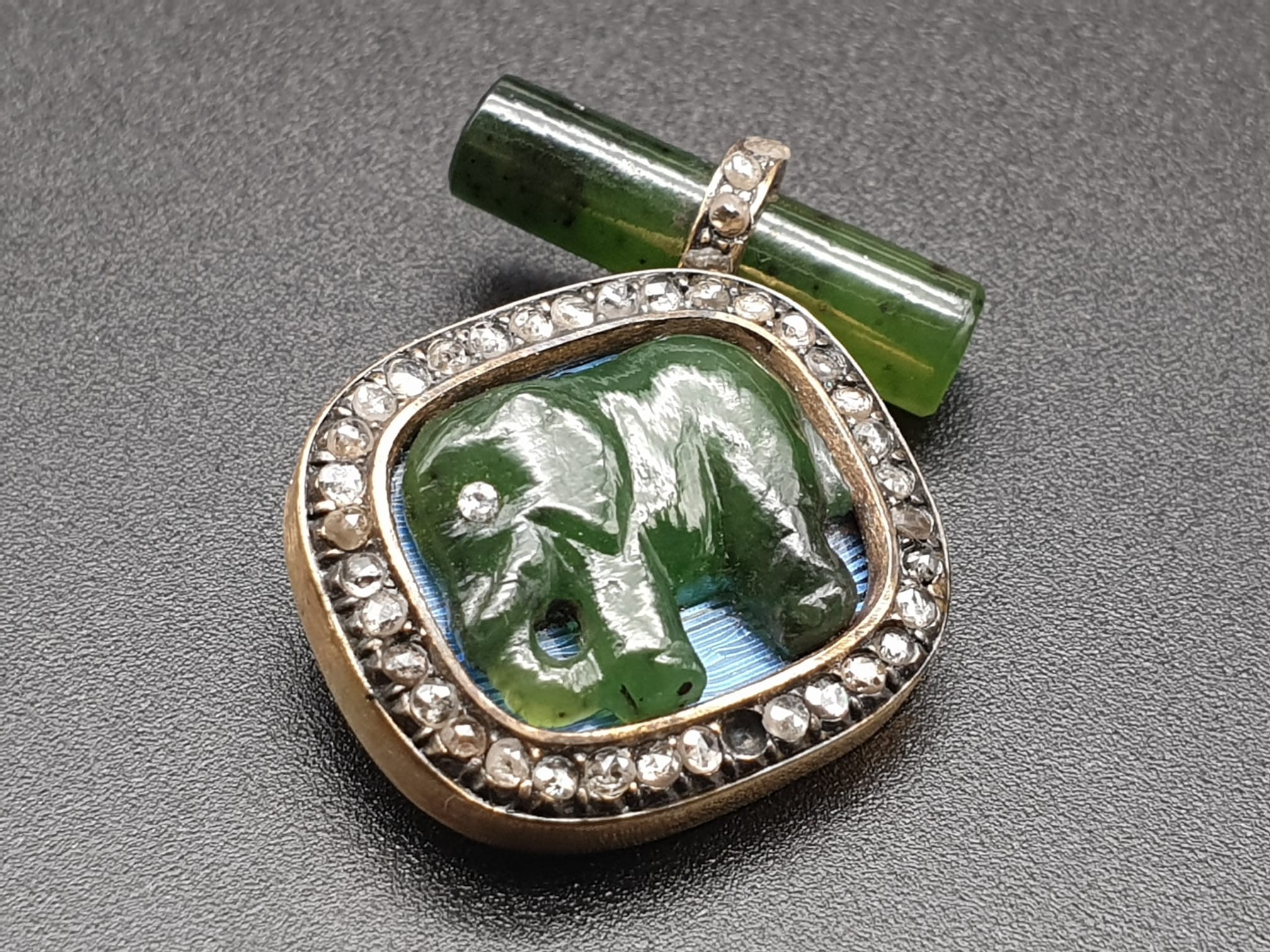 Russian 14k gold and diamond nephrite jade elephant cufflinks . 15.1gms - Image 8 of 8