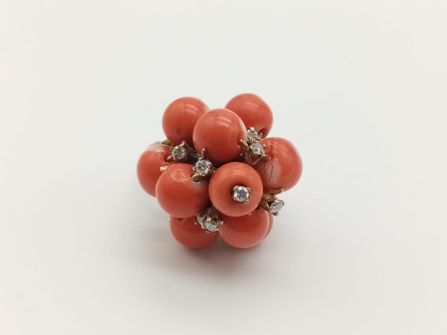 14k vintage yellow gold impressive statement ring with coral and diamonds, weigh 17g and size K - Image 3 of 8