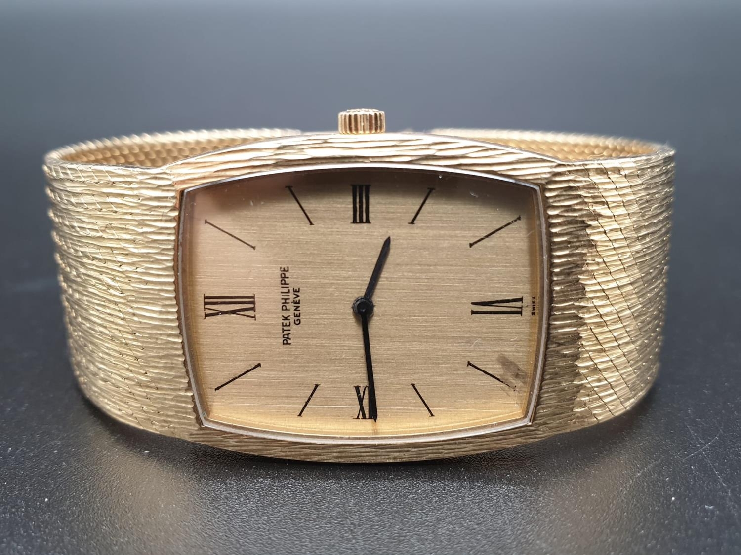 AN 18K GOLD PATEK PHILIPPE DRESS WATCH WITH SOLID GOLD BARKED STRAP. 28MM - Image 4 of 11