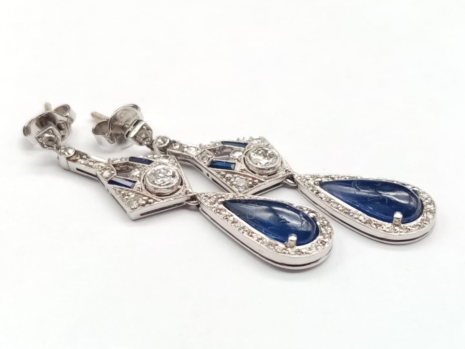 A PAIR OF SAPPHIRE AND DIAMOND EARRINGS IN CLASSIC ART DECO STYLE. 6.5gms 4cms DROP - Image 2 of 5