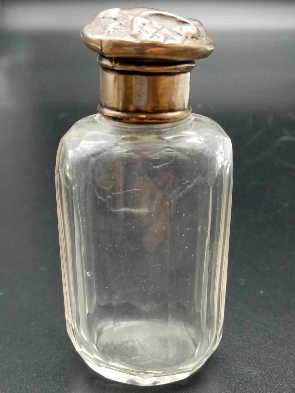 Antique Victorian Scent Bottle with Silver Collar. silver collar -8.28g. 9cm tall