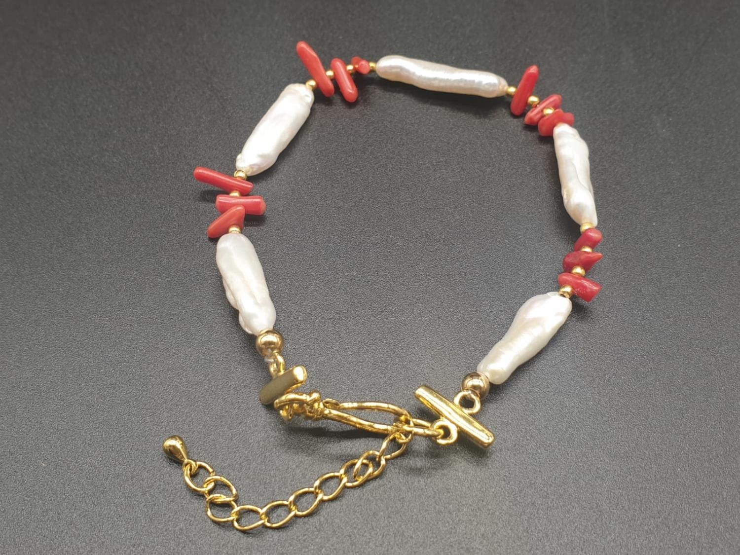 An unusual Biwa pearls and red corals necklace, bracelet and earrings set in a presentation box. - Image 11 of 14