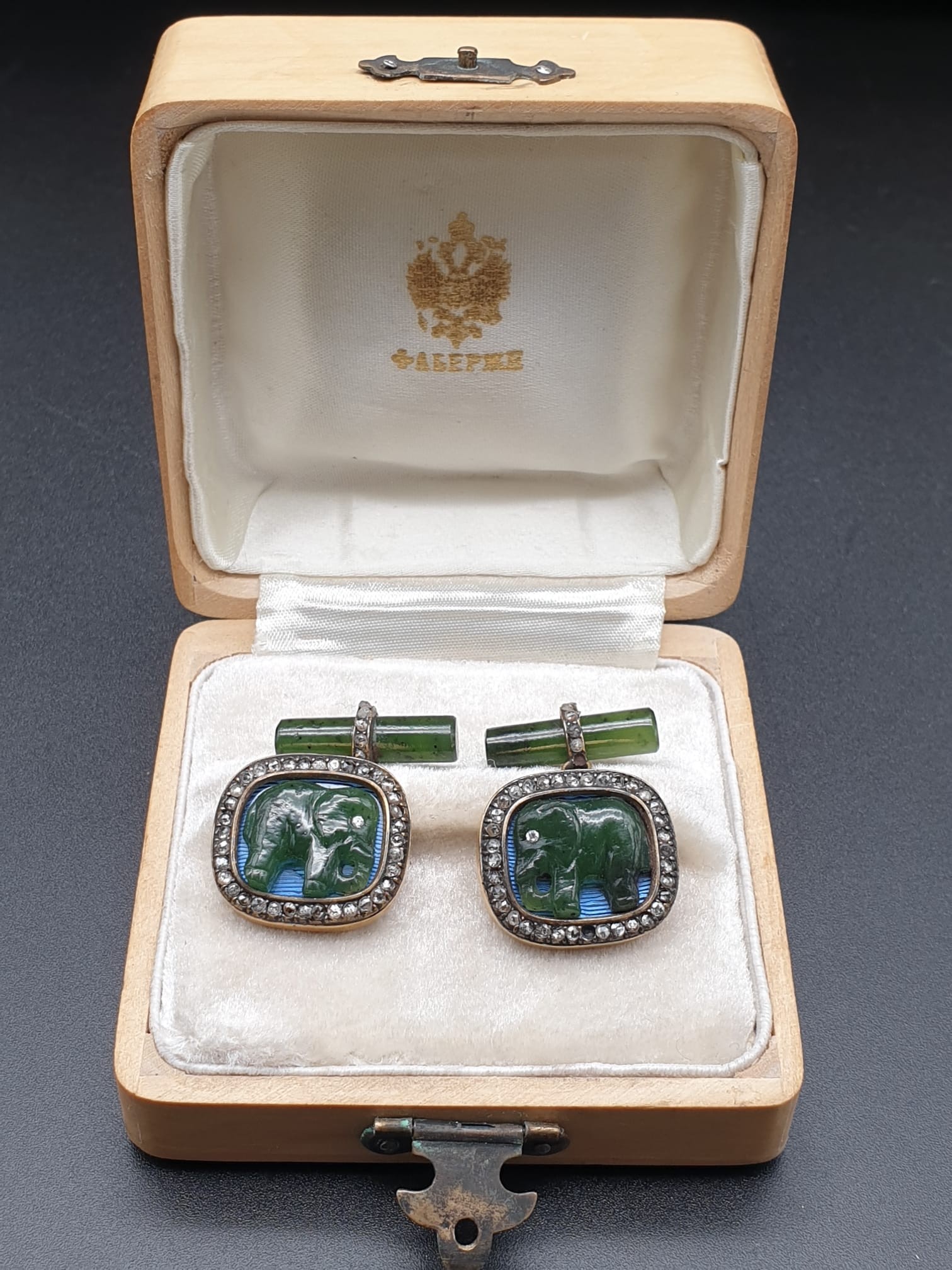 Russian 14k gold and diamond nephrite jade elephant cufflinks . 15.1gms - Image 2 of 8