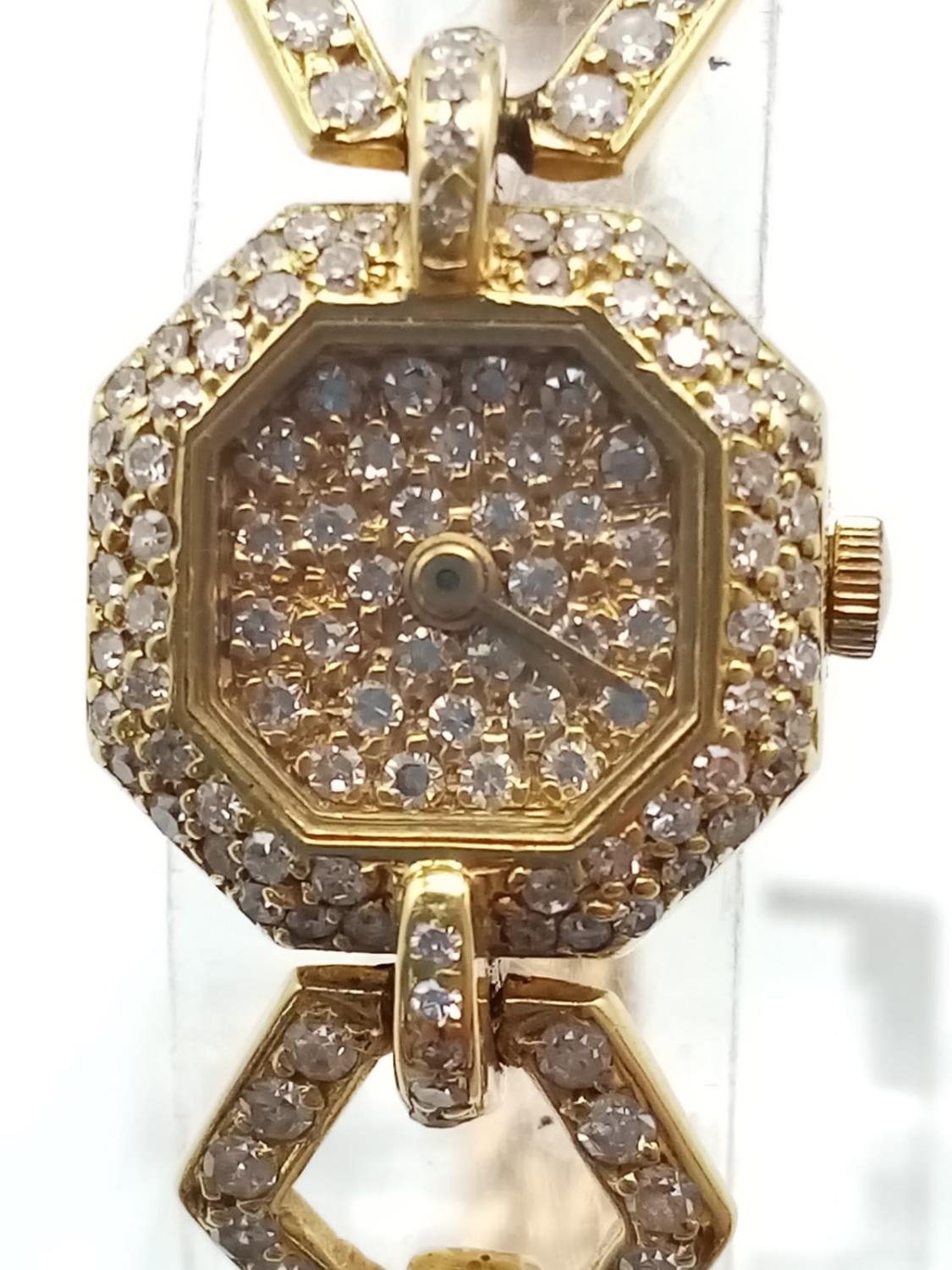 AN 18K GOLD LADIES COCKTAIL WATCH WITH DIAMOND BEZEL AND FACE AND HALF DIAMOND STRAP. 16MM - Image 4 of 10