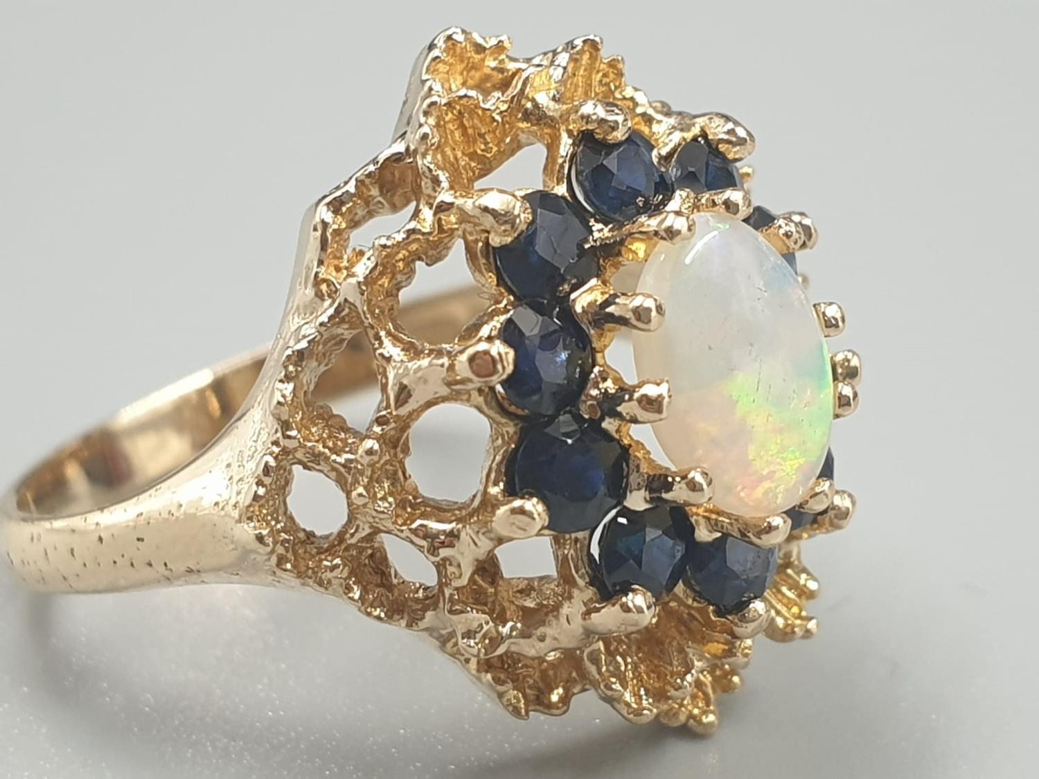 9K YELLOW GOLD OPAL & SAPPHIRE CLUSTER RING WEIGHT 5.2G SIZE O - Image 2 of 7