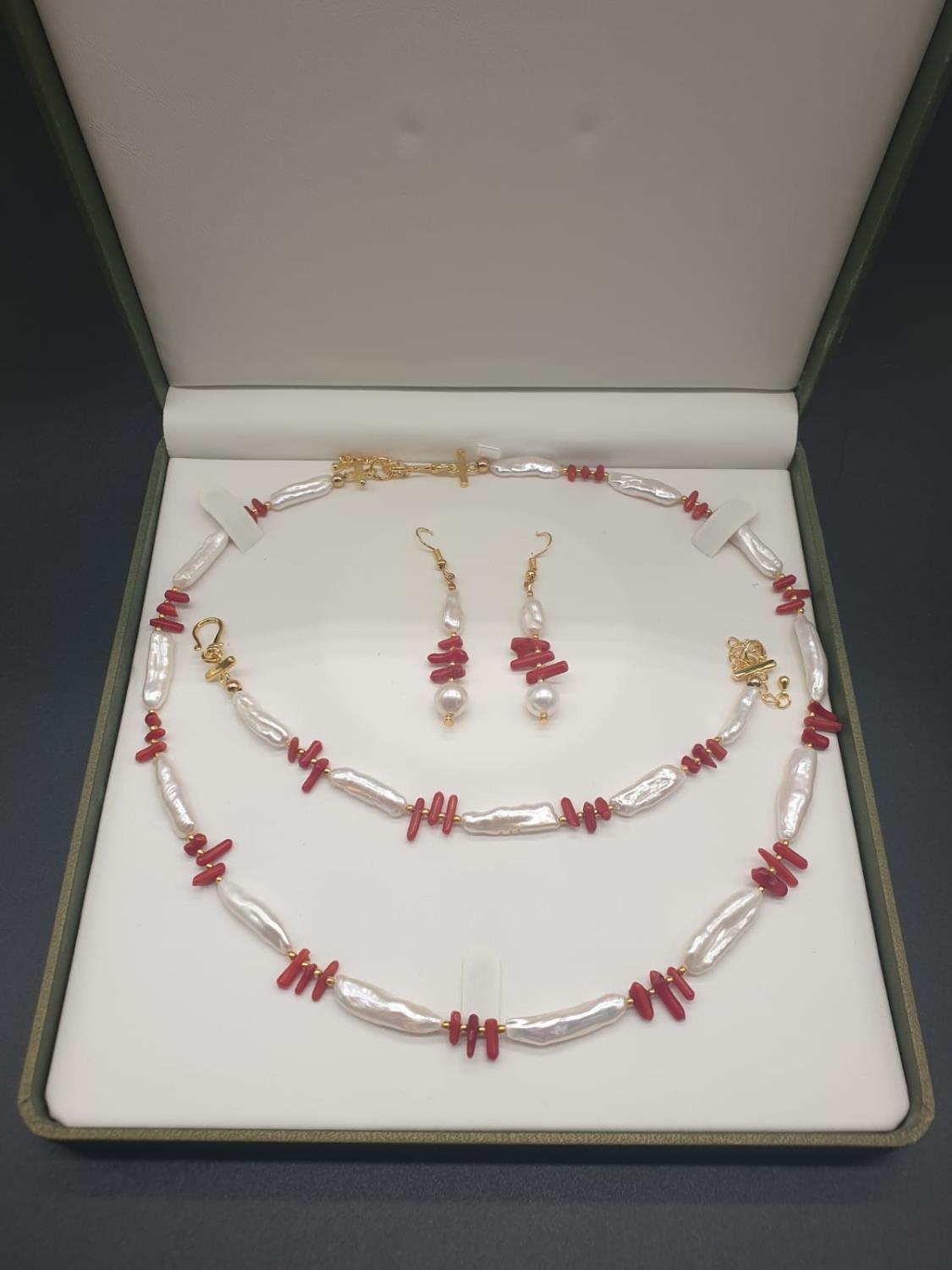 An unusual Biwa pearls and red corals necklace, bracelet and earrings set in a presentation box. - Image 14 of 14