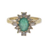 18k yellow gold DIAMOND & EMERALD CLUSTER RING, WEIGHT 3.6G SIZE O