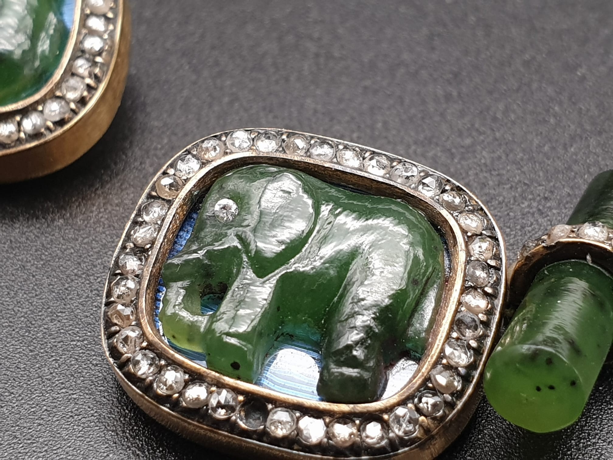 Russian 14k gold and diamond nephrite jade elephant cufflinks . 15.1gms - Image 4 of 8