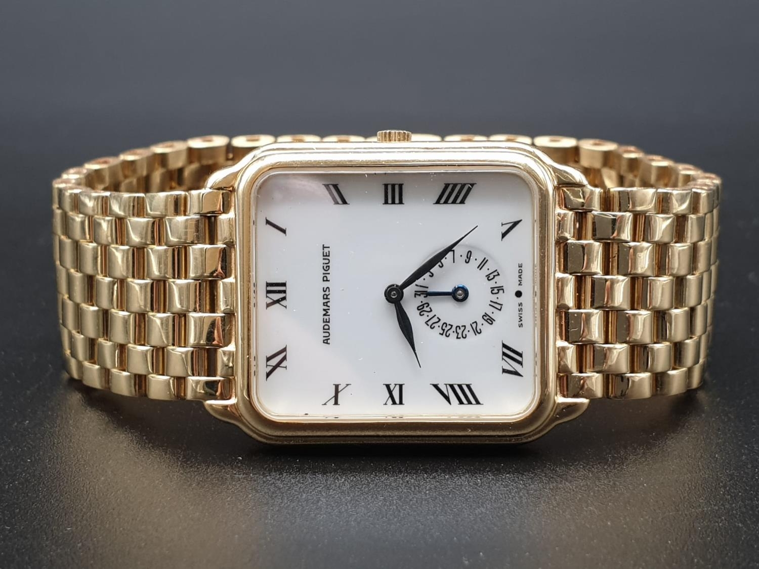 AUDEMARS PIGUET 18K GOLD WATCH WITH GOLD STRAP, SQUARE FACE AND MANUAL MOVEMENT. 26MM - Image 2 of 12