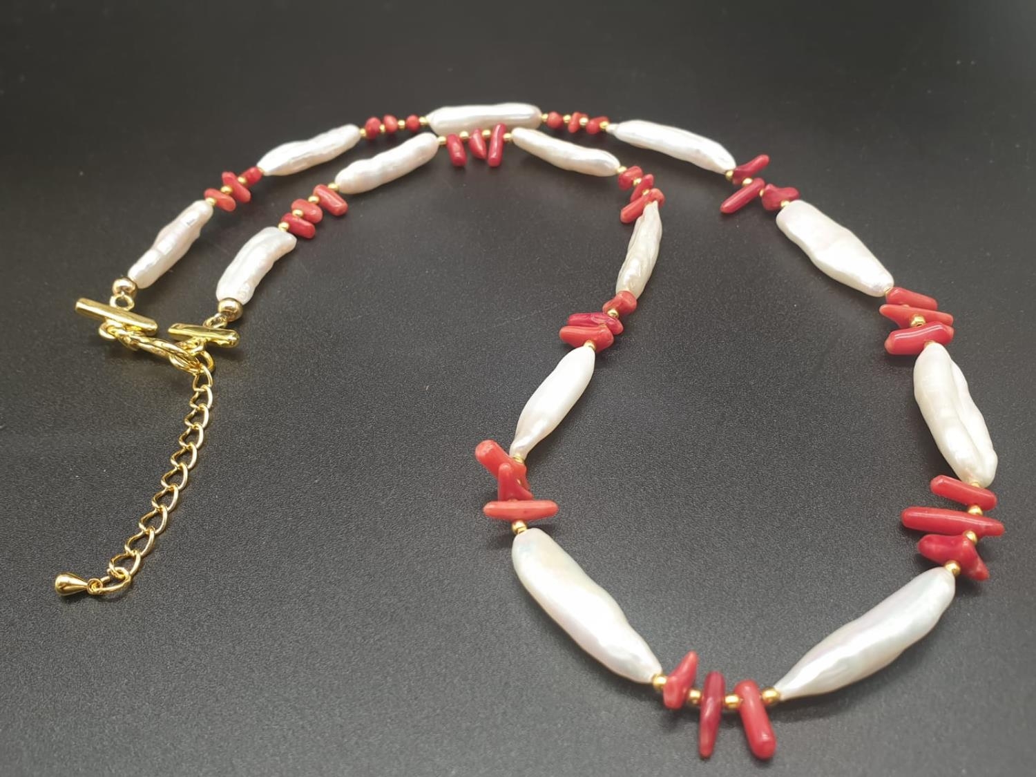 An unusual Biwa pearls and red corals necklace, bracelet and earrings set in a presentation box. - Image 3 of 14