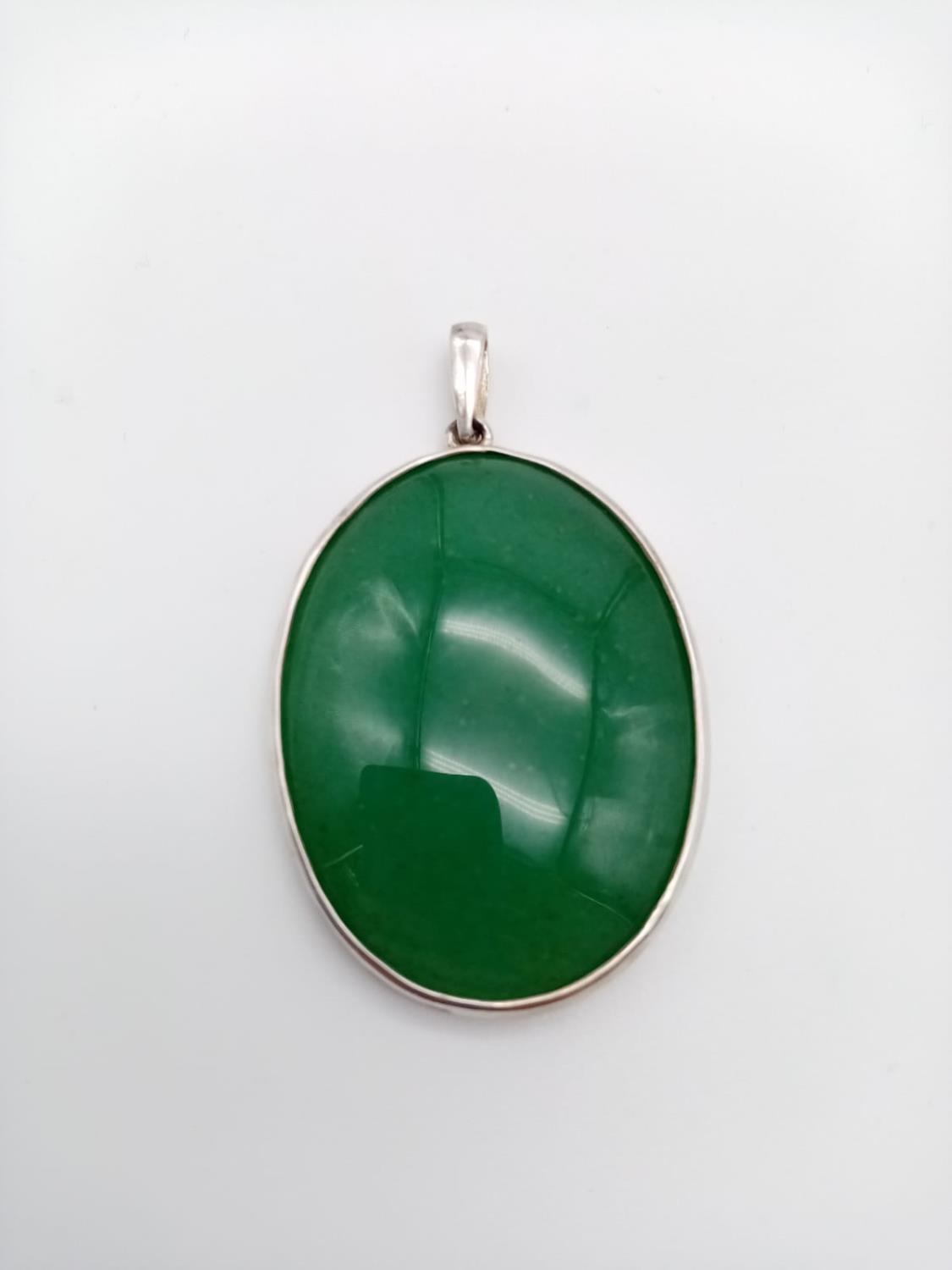 Large oval jade silver pendant, weight 16g approx