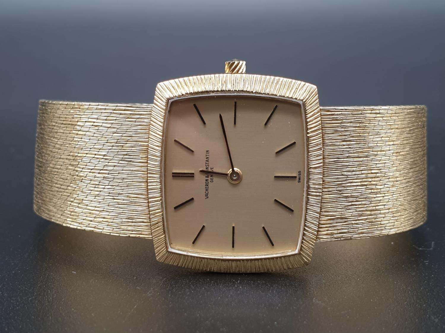 A VACHERON CONSTANTIN LADIES 18K WATCH WITH SQUARE FACE AND SOLID GOLD STRAP. 30MM - Image 4 of 10