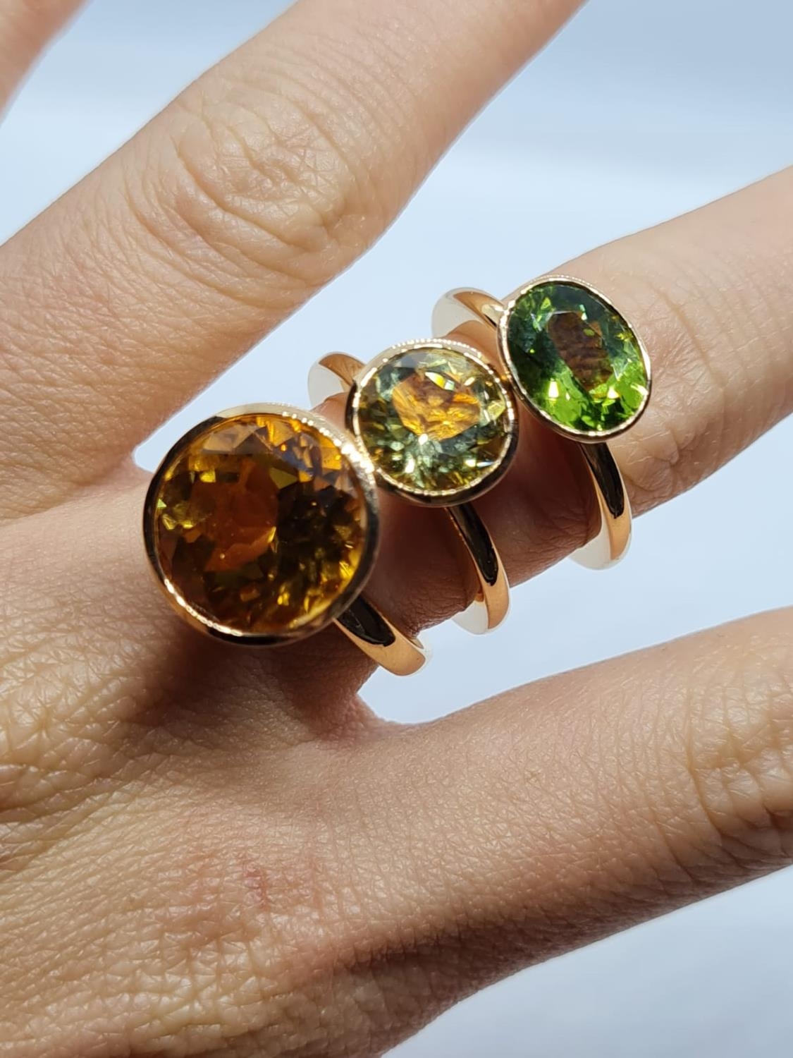 a set of 3 18k yellow gold rings size n with different semi precious coloured stones 26.3gms - Image 5 of 5