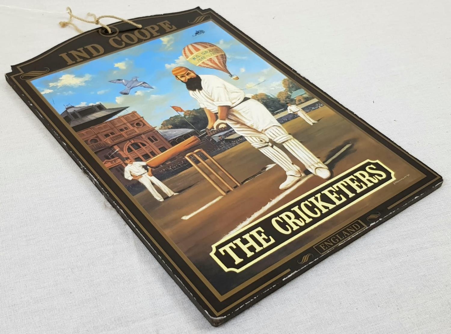 A SMALL COLLECTABLE PUB SIGN OF "THE CRICKETERS" 20 X 30CMS - Image 2 of 3