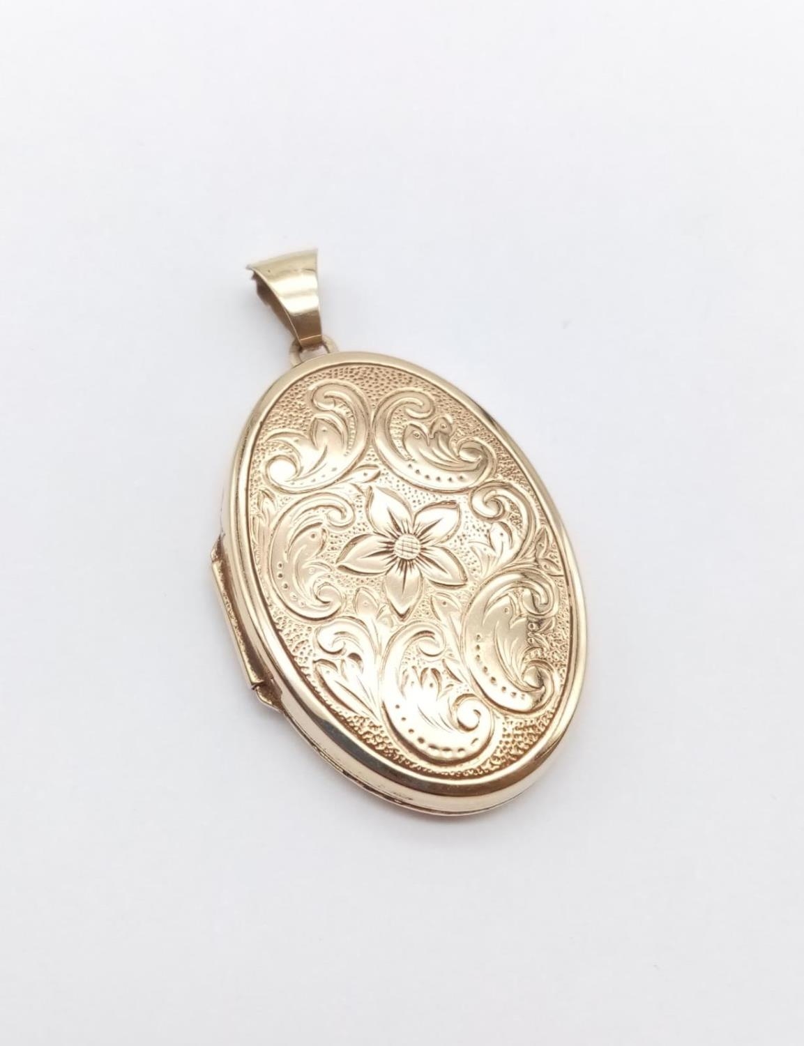 9CT GOLD OVAL PATTERNED LOCKET, WEIGHT 4.5G