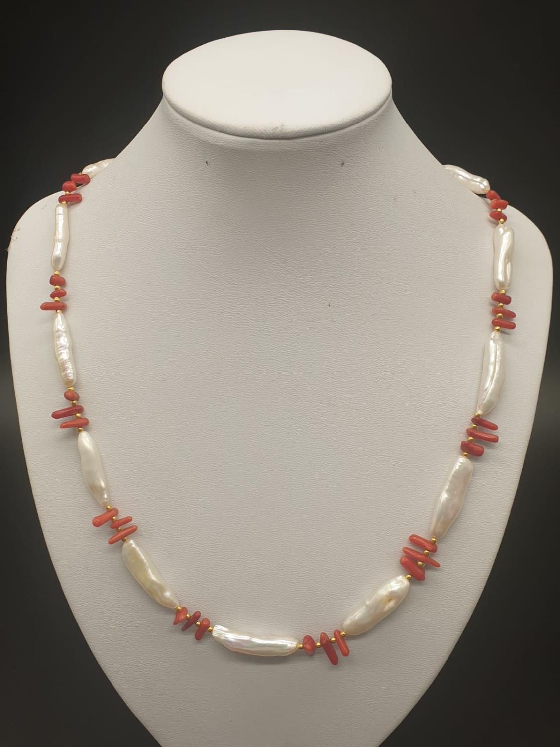 An unusual Biwa pearls and red corals necklace, bracelet and earrings set in a presentation box. - Image 2 of 14