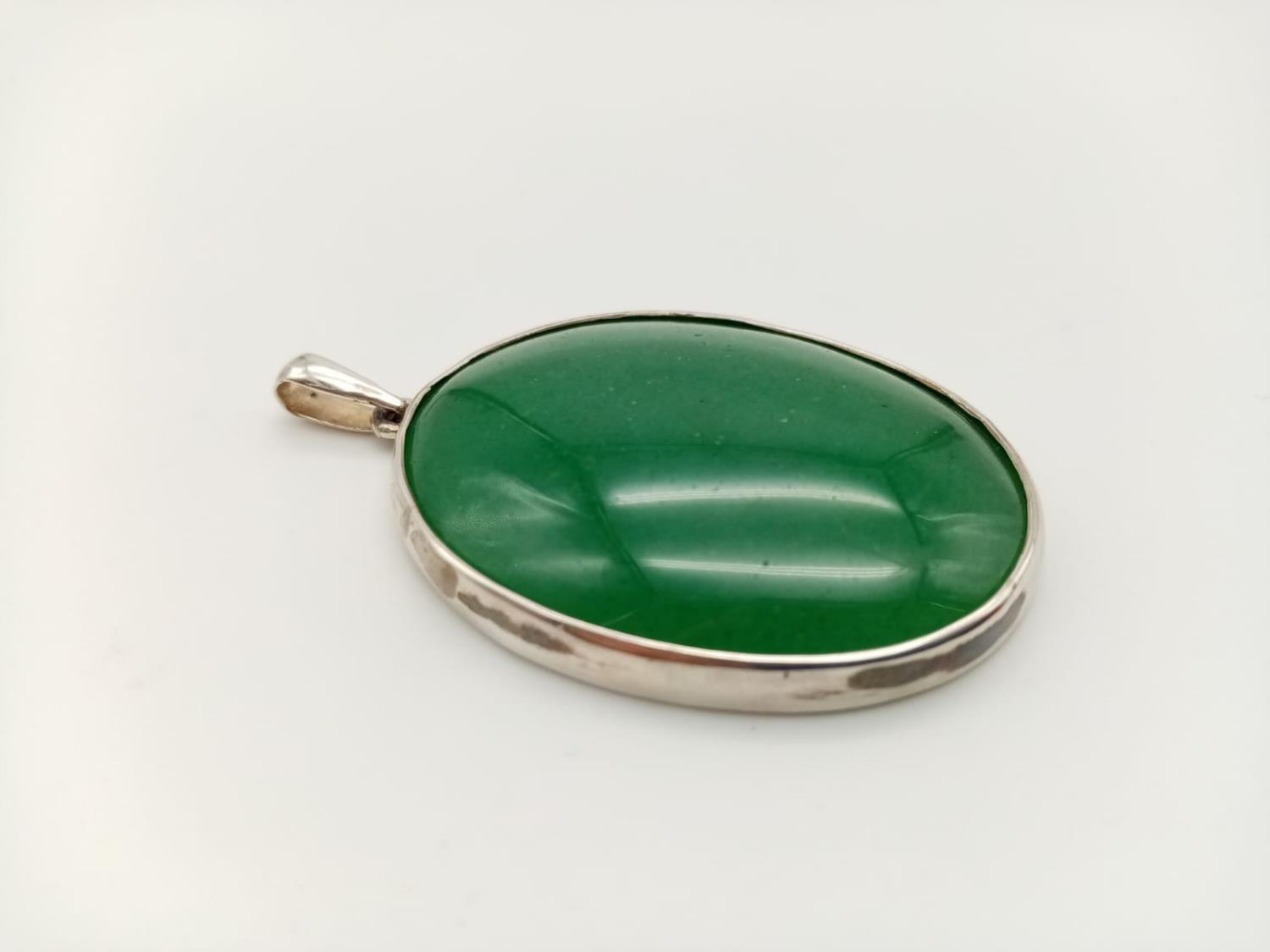 Large oval jade silver pendant, weight 16g approx - Image 2 of 4