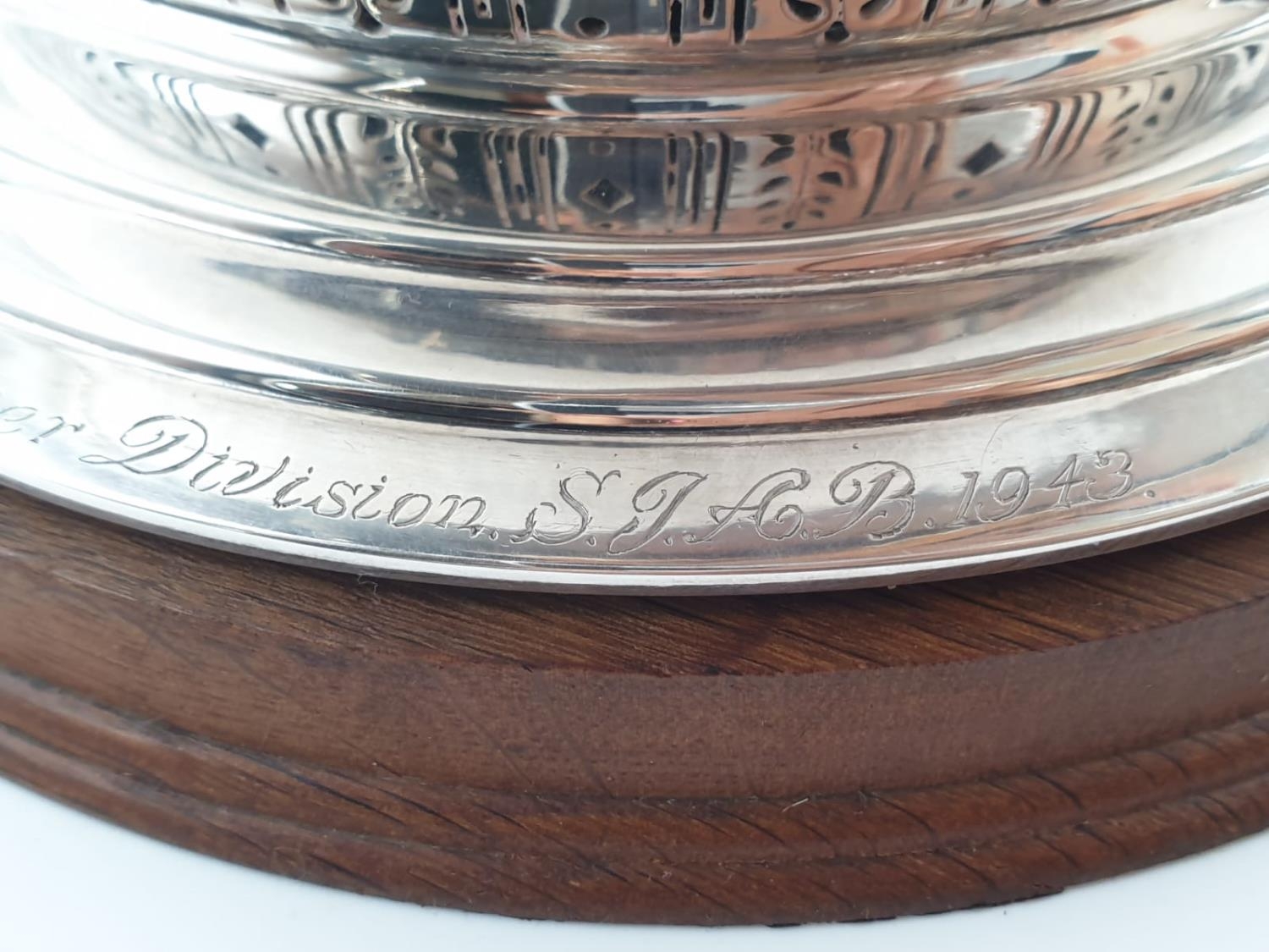 Mappin and Webb Silver Rose Bowl (1938). Pierced Decoration, Oak Stand and Wire Web Top. Inscription - Image 9 of 12