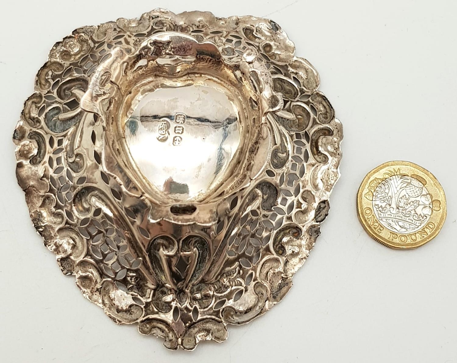 Silver vintage heart shaped bon bon dish, weight 37.5g and size 9x8.5cm approx - Image 3 of 5