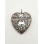 Silver heart shaped vintage pill box, weight 14.9g and size Vintage engraved silver heart shaped