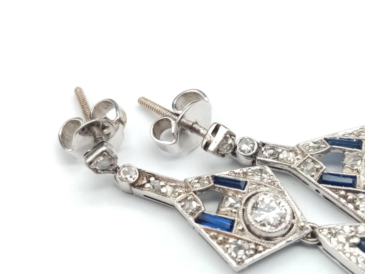 A PAIR OF SAPPHIRE AND DIAMOND EARRINGS IN CLASSIC ART DECO STYLE. 6.5gms 4cms DROP - Image 3 of 5