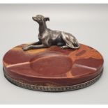 19th century Russian antique silver and hardstone hound ashtray. 984gms 16 x 12.5cms