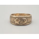 9k Yellow Gold Star and Moon Ring. Size O. 3.72g