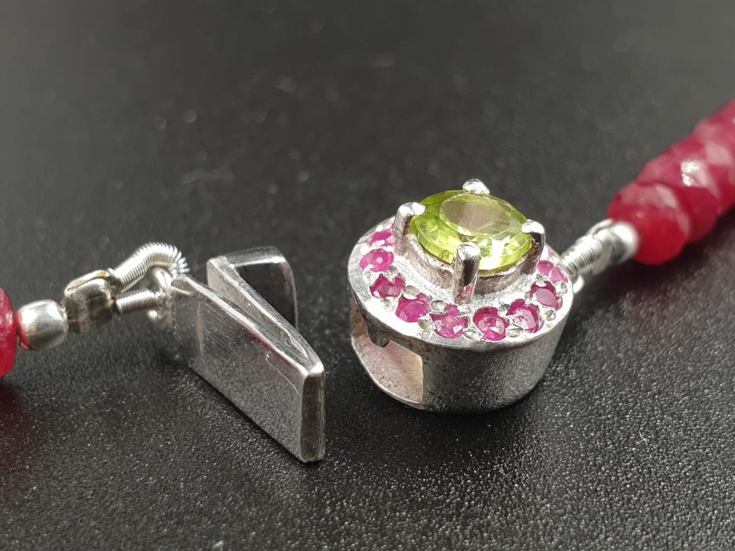 A 220cts single row Africa ruby necklace with a sterling silver ruby and peridot gemstone clasp 47cm - Image 6 of 7