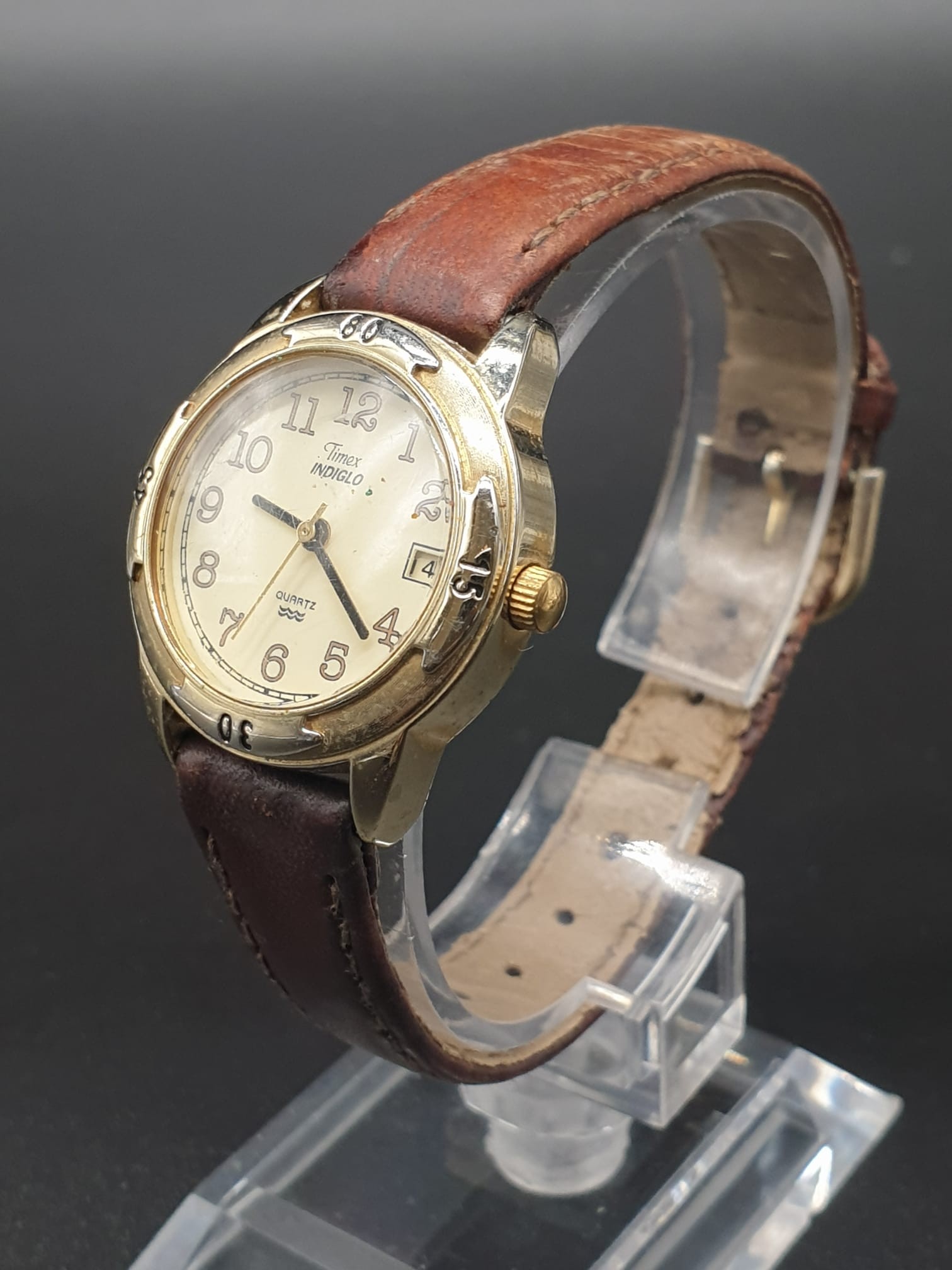 Vintage Timex Indiglo Watch. Quartz Movement. Leather Strap. Yellow Dial. A/F - Image 5 of 5