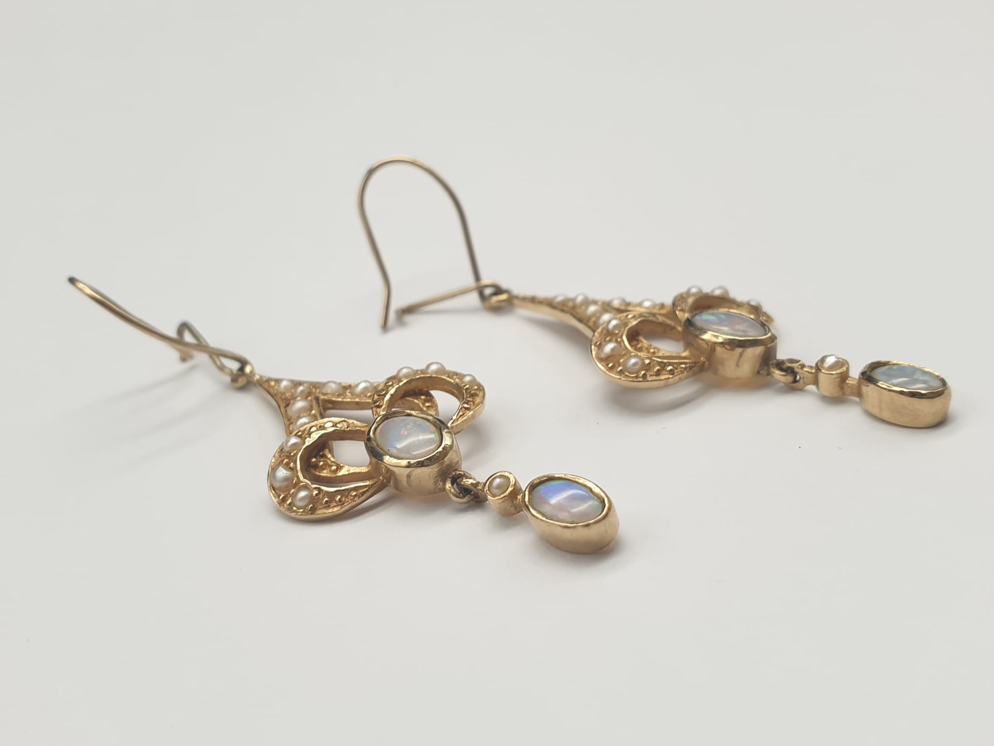 9K Yellow Gold Seed Pearl and Opal Drop Earrings. 3.9g. - Image 2 of 4